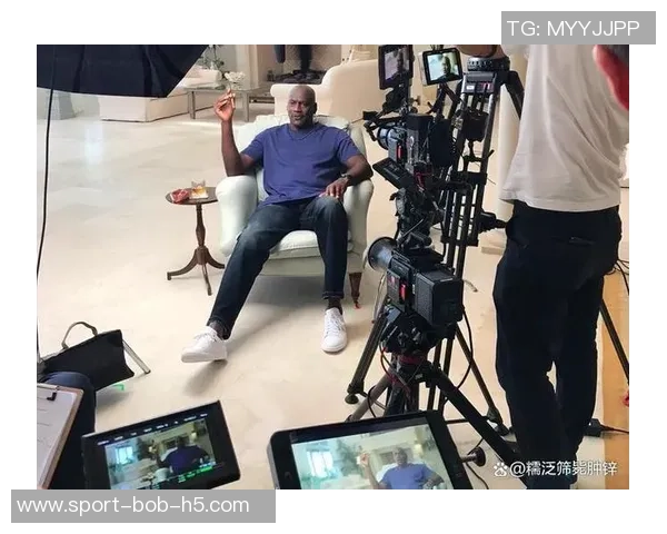 甜瓜父子携手乔丹品牌传承精神球场内外共同贡献力量 甜瓜父子携手乔丹品牌传承精神球场内外共同贡献力量